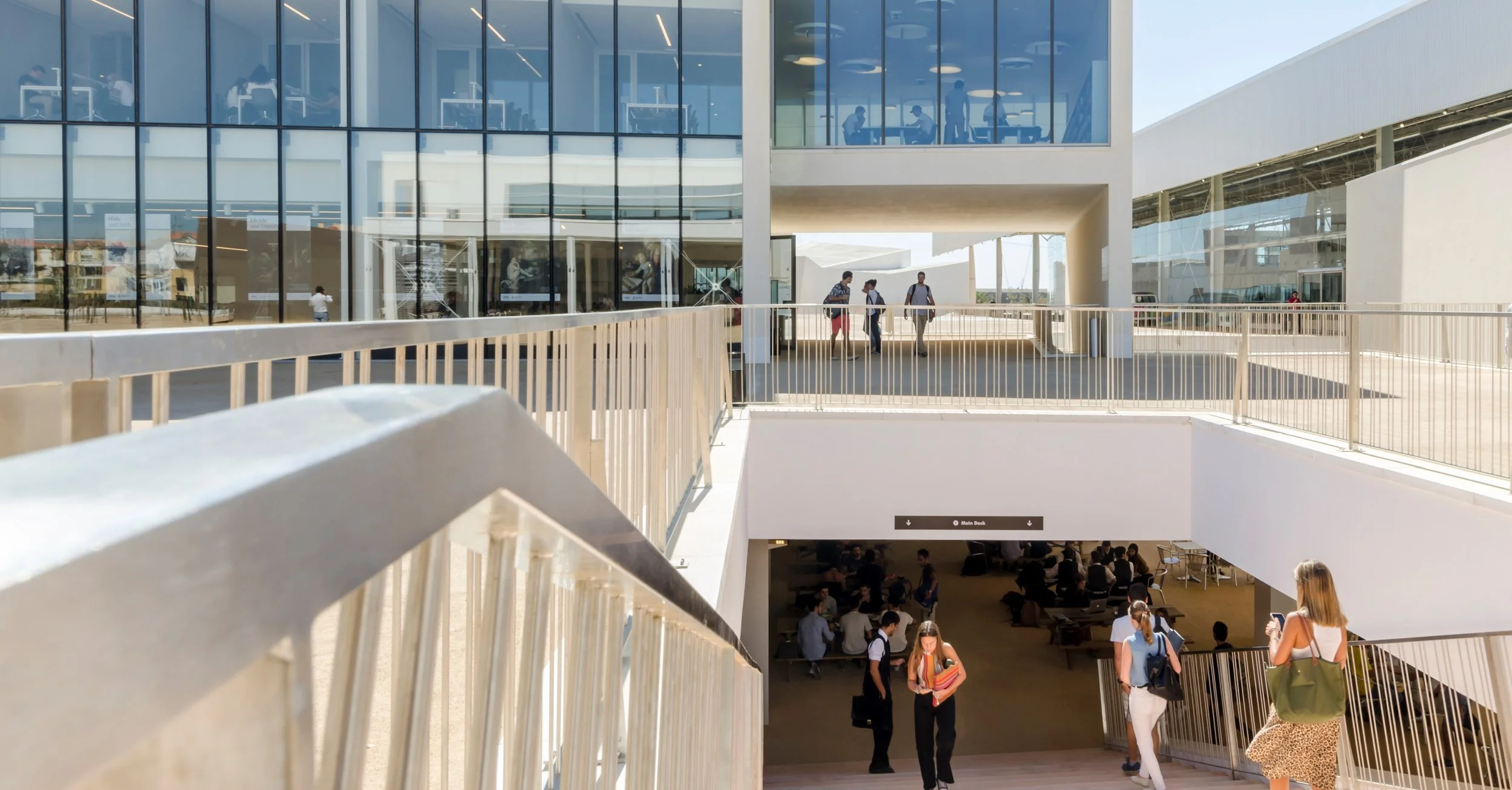 Students on a Lisbon university campus